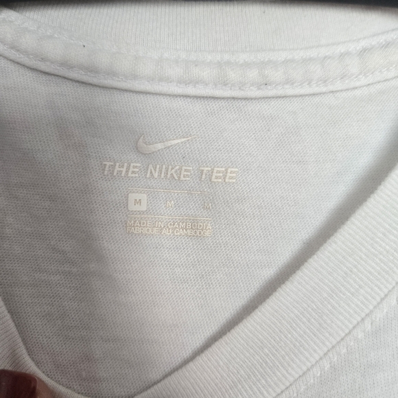 Nike Women's White T-Shirt - Picture 3 of 5